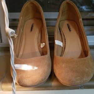 Suede light brown wedges